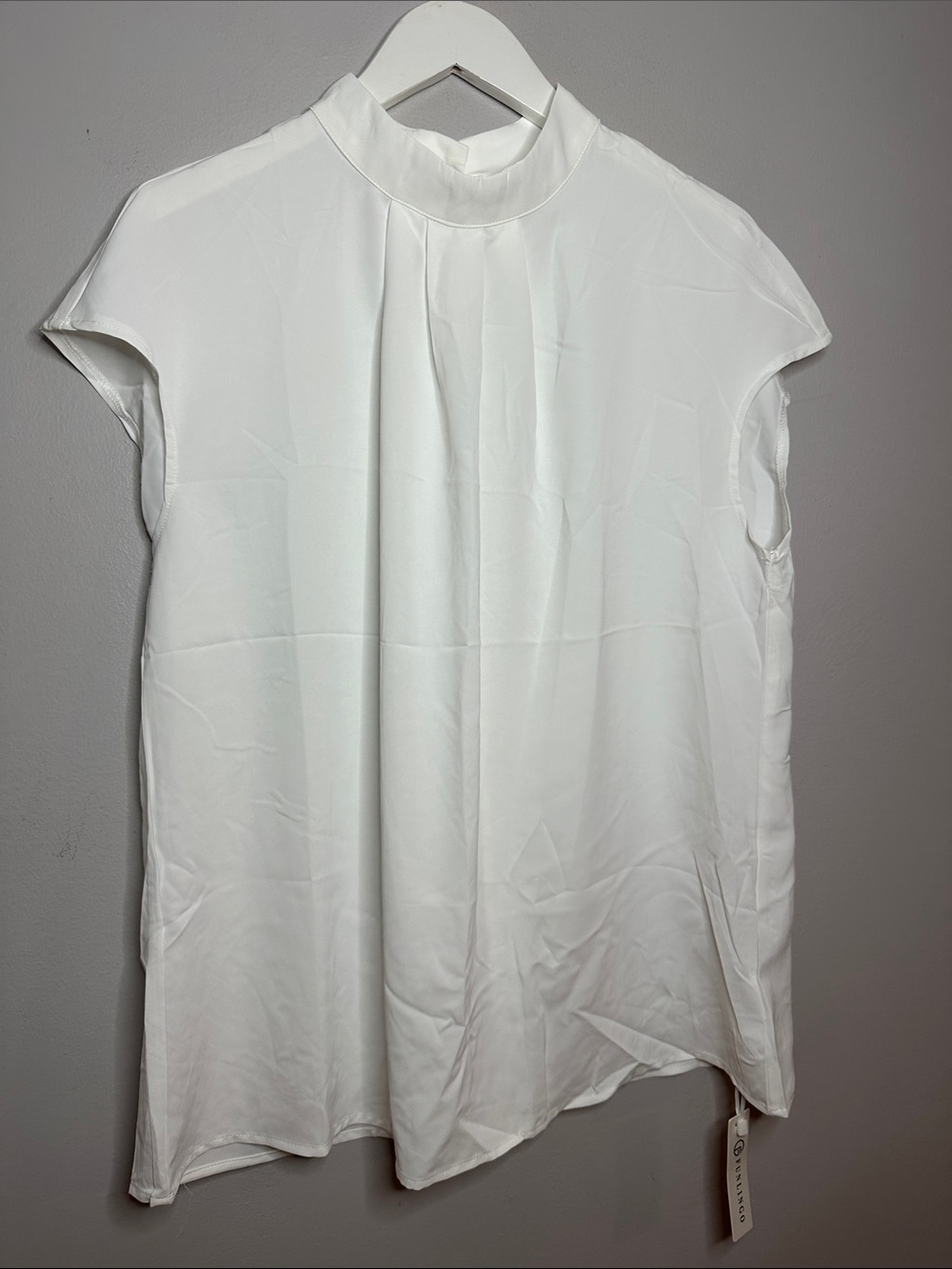 Women’s White Mock Neck Cap Sleeve Blouse Size XL  NWT